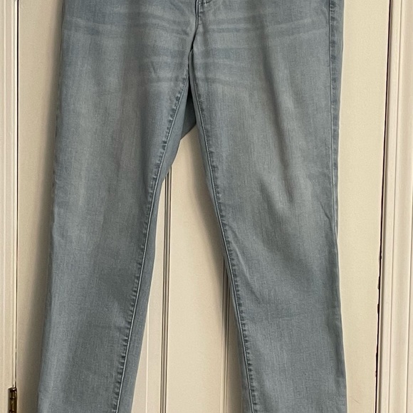 J.Jill Light Wash Denim Jeans Authentic Fit Slim Ankle Size 8 - Picture 2 of 5